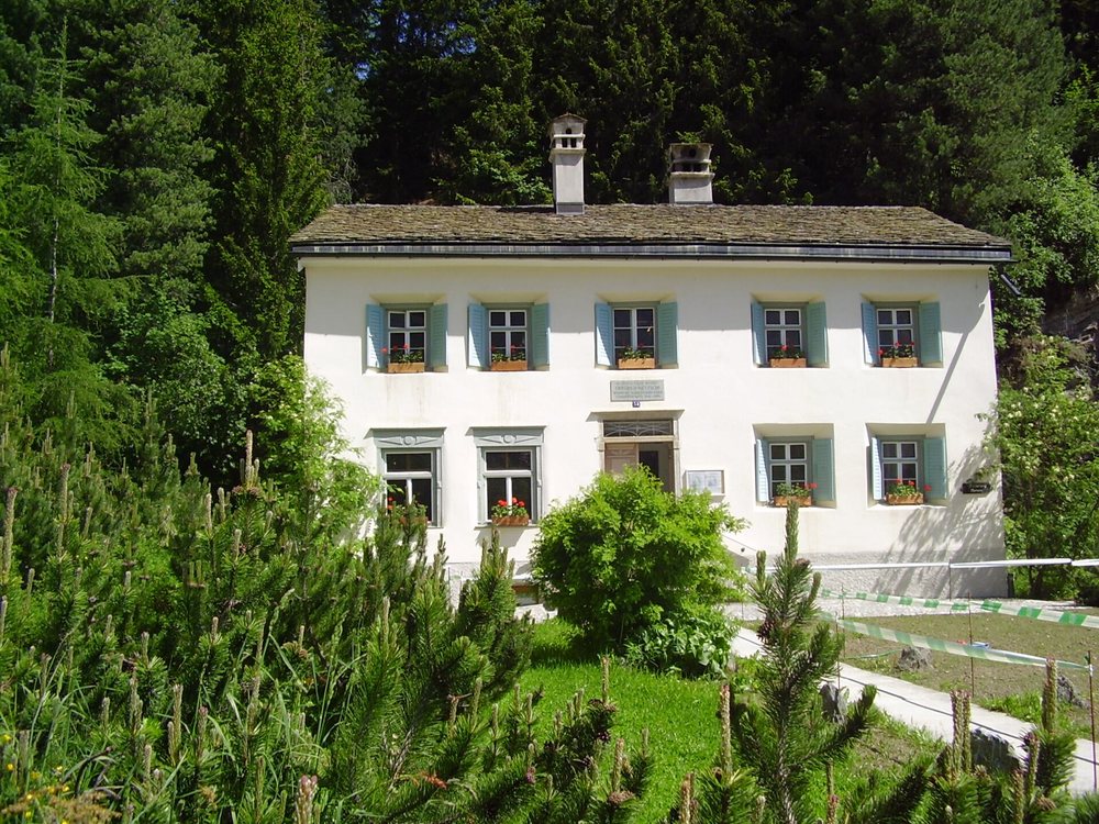Casa de Sils-Maria (Suiza) donde Nietzsche pasó siete veranos entre 1881 y 1888, hoy un museo. Paseando junto al lago de Silvaplana, en agosto de 1881, se le ocurrió la idea del eterno retorno.