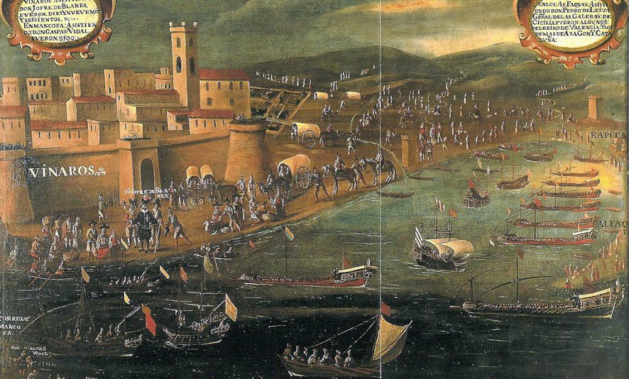 Pintura de un puerto con una gran multitud de moriscos esperando en la orilla y barcos fondeados en el mar
