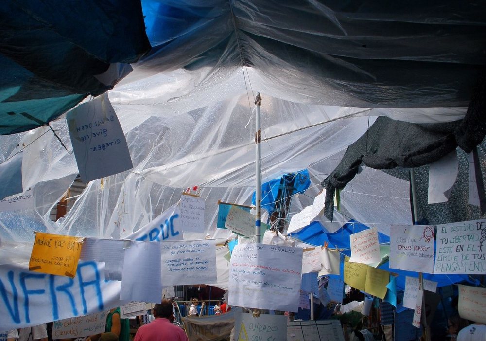 Acampada del 15-M en la Puerta del Sol de Madrid (29 de mayo de 2011).