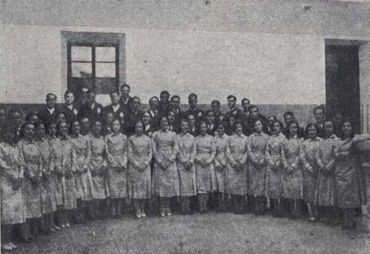Coro de las Misiones Pedagógicas (hacia 1932). Llevaban música, teatro, cine y bibliotecas a los pueblos.