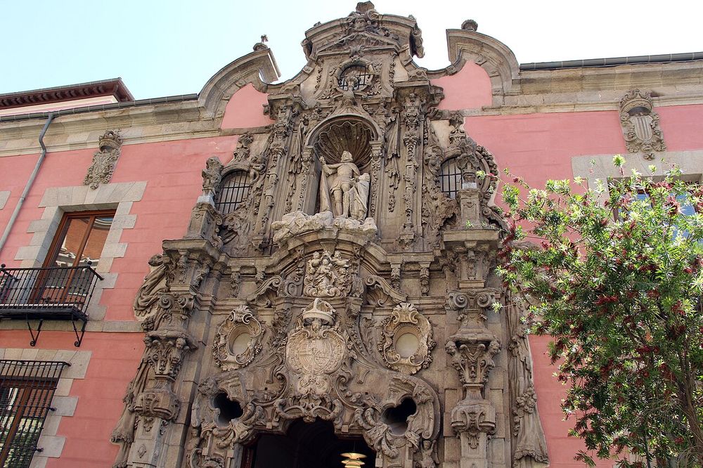 Portada del Hospicio de San Fernando, Pedro de Ribera