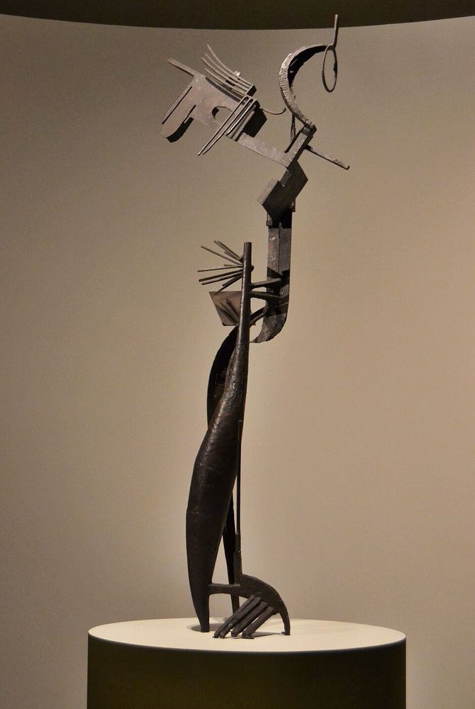 Mujer ante el espejo, Julio González