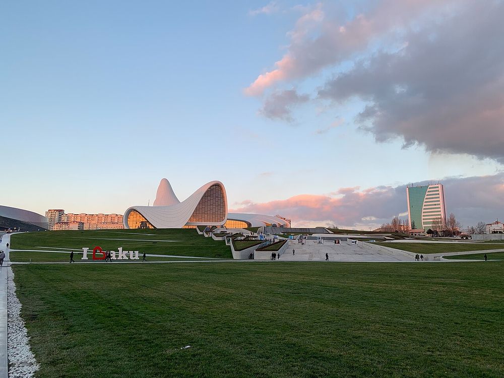 Centro Heydar Aliyev, Zaha Hadid