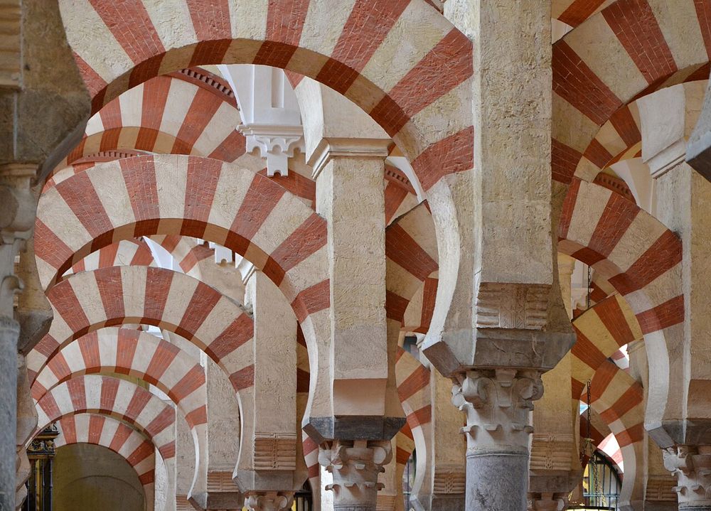 Mezquita de Córdoba (Mezquita-Catedral), Emires y califas omeyas (Abderramán I, Abderramán II, Abderramán III y Alhakén II) y Almanzor, que gobernaba en nombre del califa Hixem II