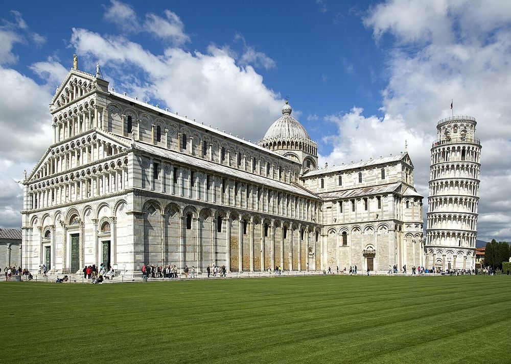 Catedral de Pisa, Buscheto (proyecto inicial) y Rainaldo (prolongación y fachada)