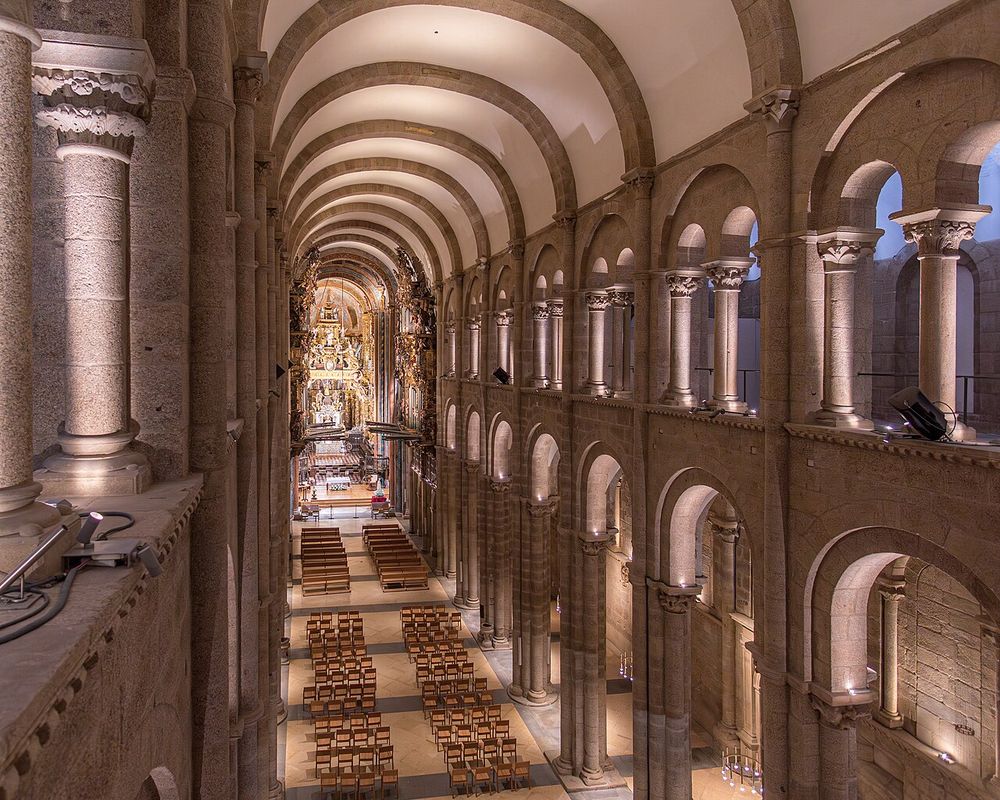 Catedral de Santiago de Compostela, Bernardo el Viejo y Roberto (desde 1075); maestro Esteban (1092–1101); cierre occidental del Maestro Mateo
