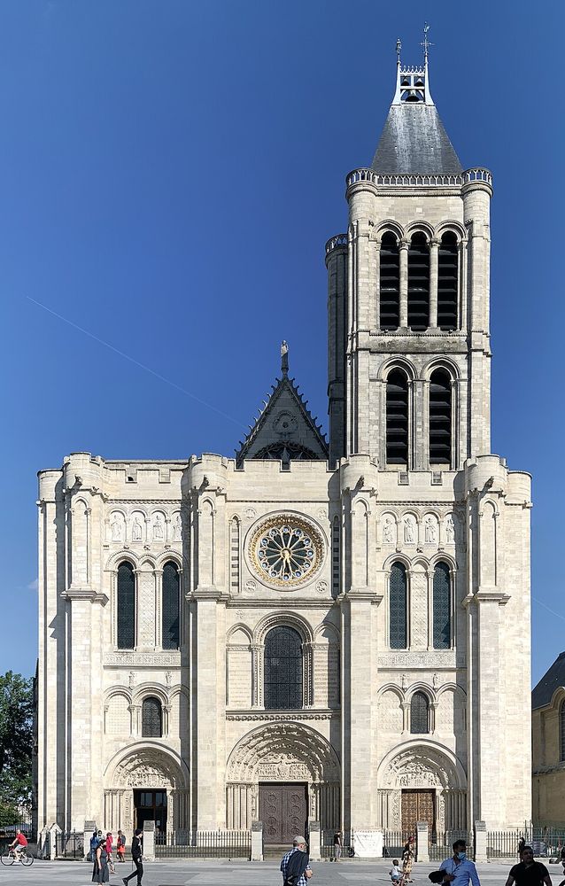 Basílica de Saint-Denis, Promotor: abad Suger (cabecera); maestro desconocido
