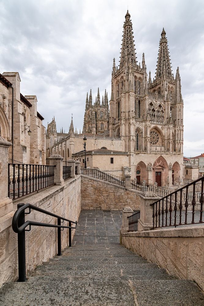 Catedral de Burgos, Maestro Enrique (documentado desde 1261) y otros; agujas de Juan de Colonia (s. XV)