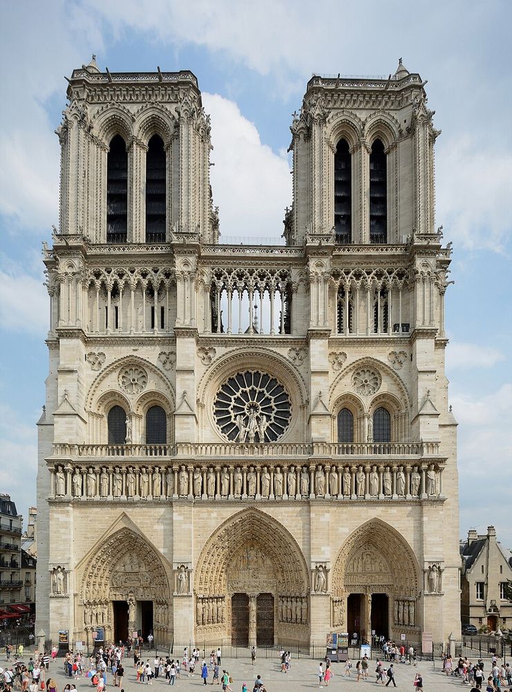 Catedral de Notre-Dame de París, Anónimo (promotor, el obispo Maurice de Sully); transeptos de Jean de Chelles y Pierre de Montreuil